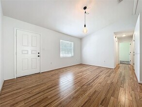 30931 Lochmore Cir in Sorrento, FL - Building Photo - Building Photo