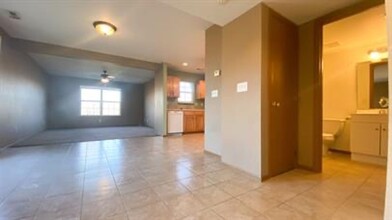 16838 Hurricane Ln in St. Robert, MO - Foto de edificio - Building Photo
