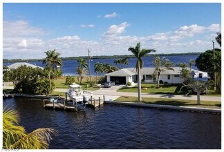 2579 Third St in Matlacha, FL - Building Photo - Building Photo