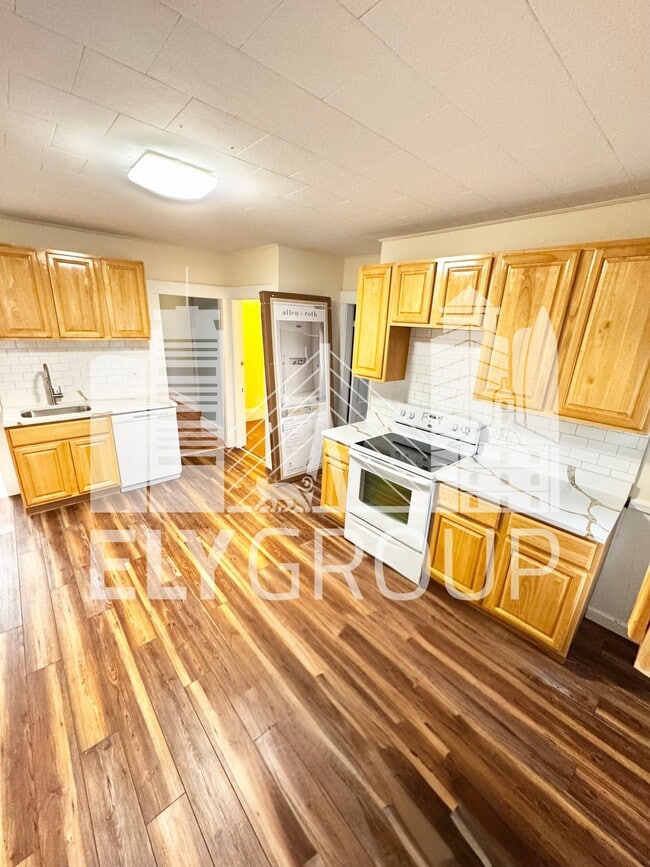10 Spruce St, Unit 2