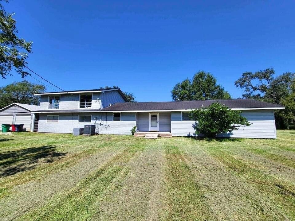 20914 TX-35 in Sweeny, TX - Building Photo