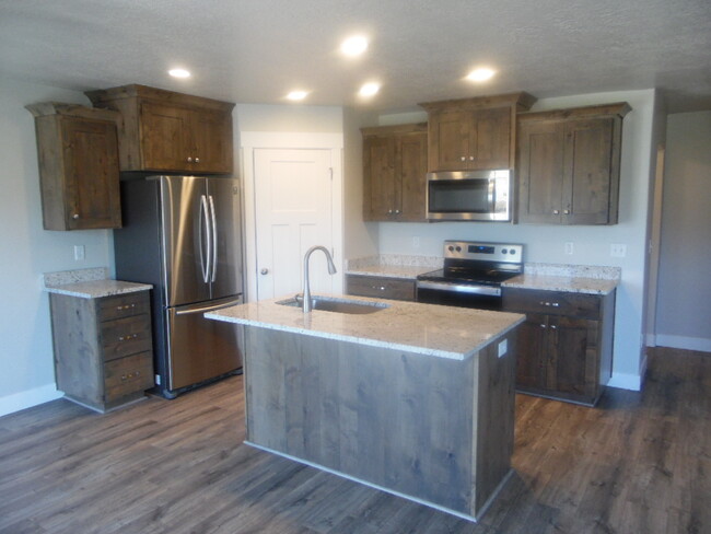 933 W 40 N in Spanish Fork, UT - Foto de edificio - Building Photo