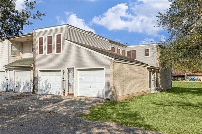 2223 Par Ln in Richmond, TX - Building Photo - Building Photo