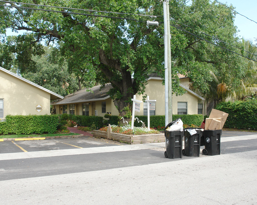 2333-2337 SW 17th Ter in Fort Lauderdale, FL - Building Photo