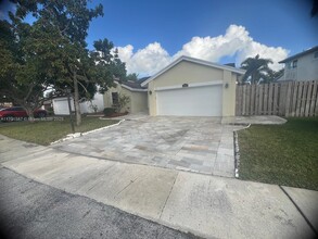 1344 SW 151st Terrace in Sunrise, FL - Building Photo - Building Photo