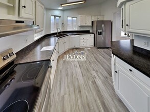 551 Point Dr in Selah, WA - Building Photo - Building Photo