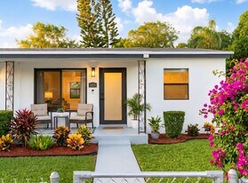 664 W 2nd St in West Palm Beach, FL - Building Photo