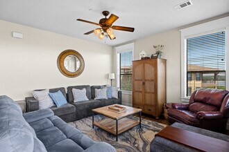 18004 Edgewood Way in Jonestown, TX - Building Photo - Building Photo