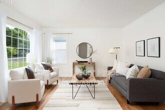 9048 SE Alder St in Portland, OR - Building Photo - Building Photo