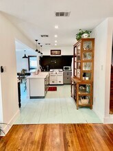 3006 Govalle Ave in Austin, TX - Foto de edificio - Building Photo