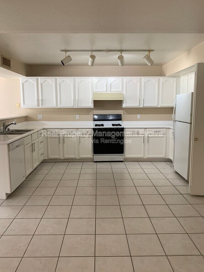 7418 W Eva St in Peoria, AZ - Building Photo - Building Photo