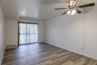 Benson Hills Apartments in Haslett, MI - Foto de edificio - Interior Photo