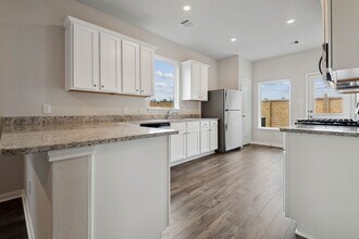 15834 Berry Hl Dr in Conroe, TX - Building Photo - Building Photo