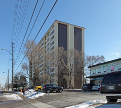 2185 Lawrence Ave E in Toronto, ON - Building Photo - Building Photo