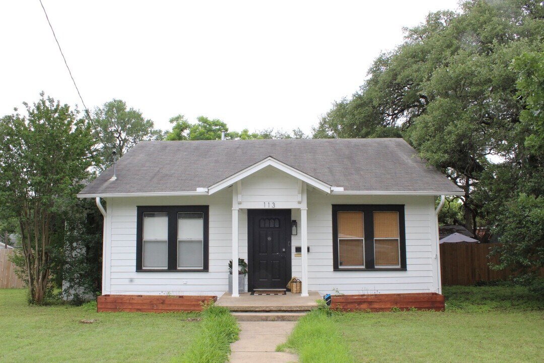 113 E 8th Ave in Belton, TX - Building Photo