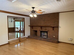 361 Buck Ct in Suwanee, GA - Building Photo - Building Photo