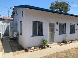 1877 Gardenia Ave in Long Beach, CA - Building Photo