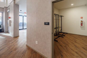 733 W Pratt in Baltimore, MD - Building Photo - Interior Photo