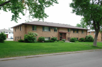 Budget Suites in Richfield, MN - Building Photo - Building Photo