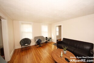 60-62 Bedford St in Waltham, MA - Building Photo