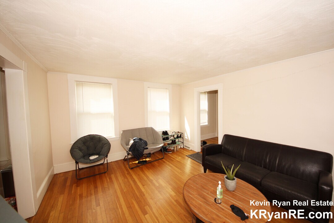 60-62 Bedford St in Waltham, MA - Building Photo