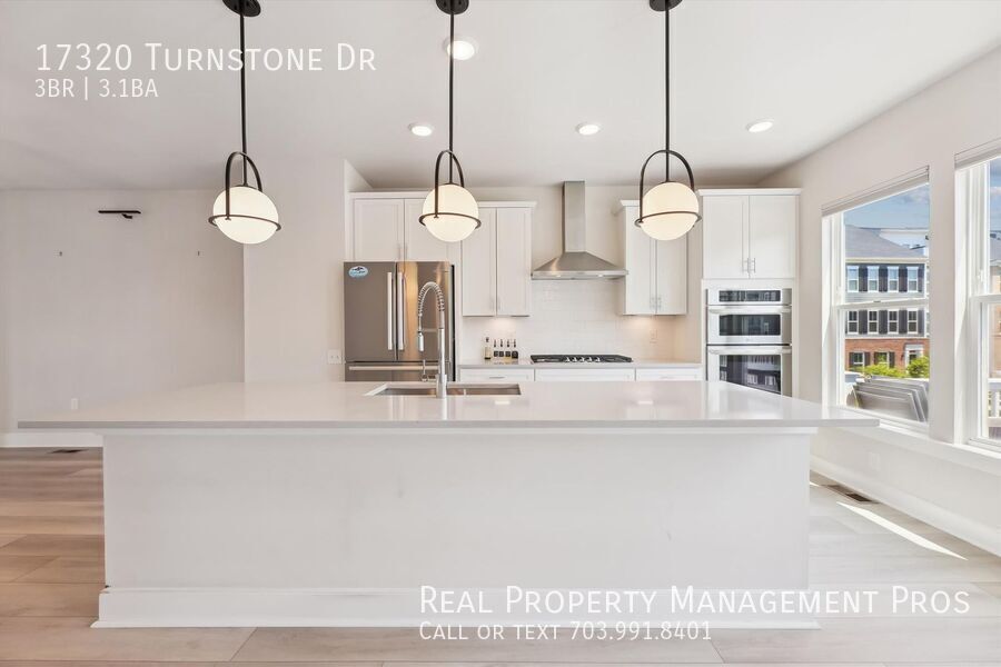 17320 Turnstone Dr in Dumfries, VA - Building Photo