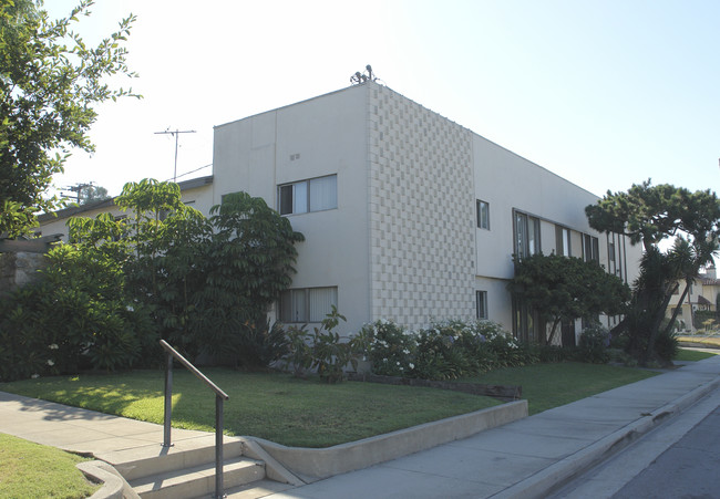 920 N Garfield Ave in Alhambra, CA - Foto de edificio - Building Photo