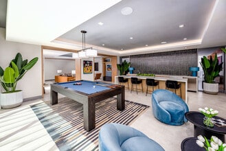 Gallery Marti Park in Miami, FL - Foto de edificio - Building Photo