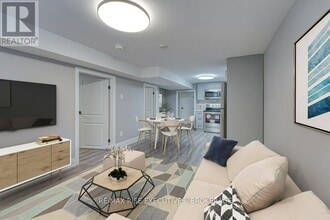 1344 Waverley Crescent in Kingston, ON - Building Photo - Building Photo