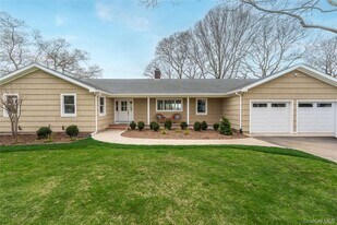 1225 Westview Dr in Mattituck, NY - Building Photo