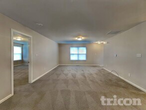 906 W Clinton St in Danville, IN - Foto de edificio - Building Photo