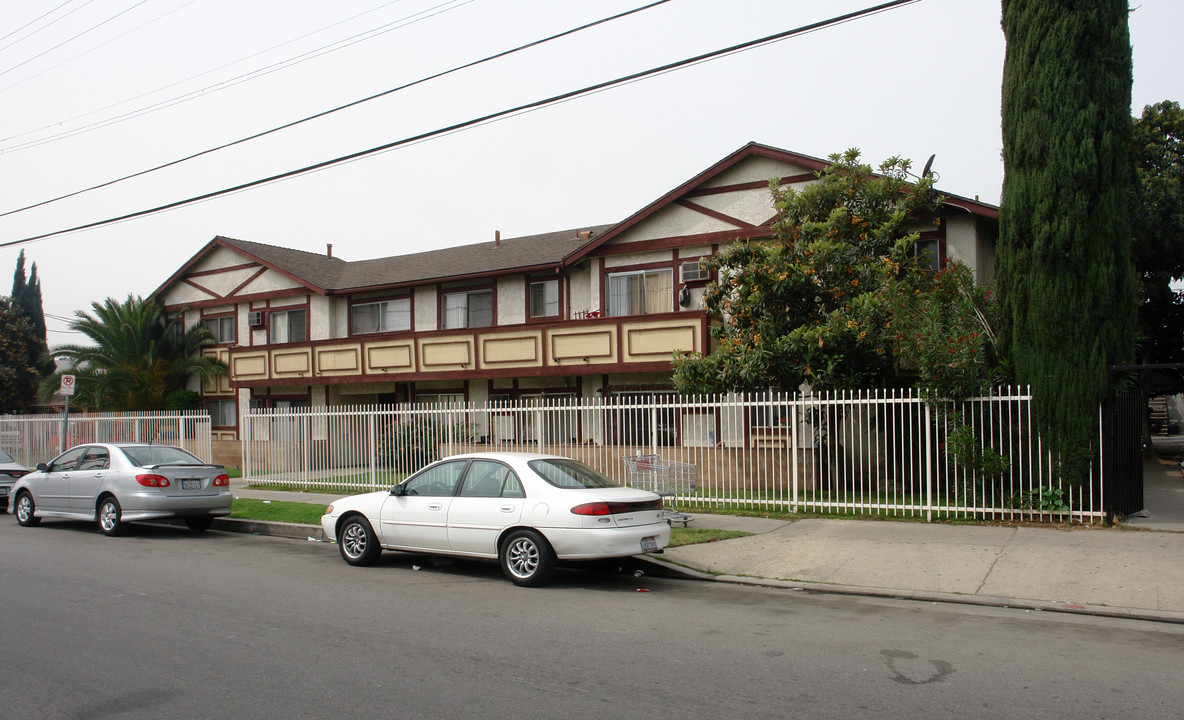 8545 Cedros Ave in Panorama City, CA - Building Photo