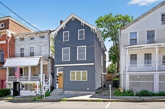 165 W Main St in Goshen, NY - Foto de edificio - Building Photo