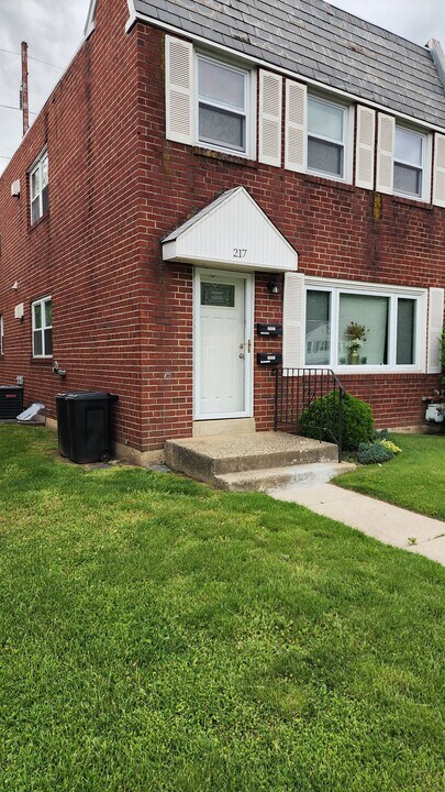 217 E Maryland Ave in Aldan, PA - Building Photo