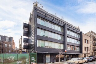 140-142 N 1st St in Brooklyn, NY - Building Photo