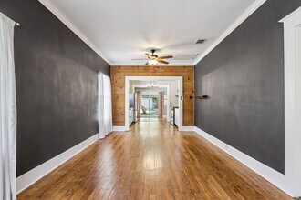 1621 W French Pl in San Antonio, TX - Building Photo - Building Photo