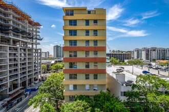 Coronet 300  Residential Condos in St. Petersburg, FL - Building Photo - Building Photo
