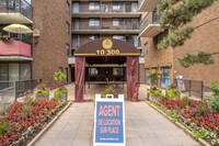 Bois-de-Boulogne Apartments in Montréal, QC - Building Photo - Building Photo