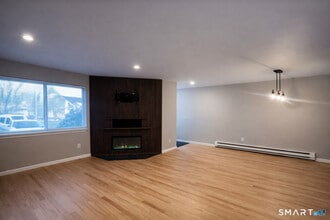 103 Willow Springs in New Milford, CT - Building Photo - Building Photo