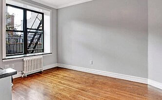 East 13th Street, Unit 025 in New York, NY - Building Photo