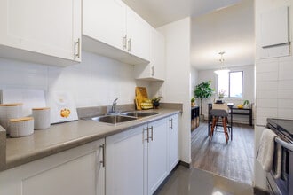 80 Orenda Ct in Brampton, ON - Building Photo - Interior Photo