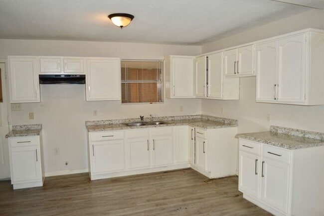 6451 Buena Vista St in San Antonio, TX - Building Photo - Building Photo