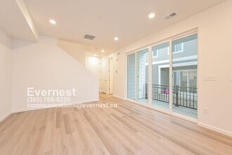 22831 E Stanford Ln in Aurora, CO - Building Photo - Building Photo