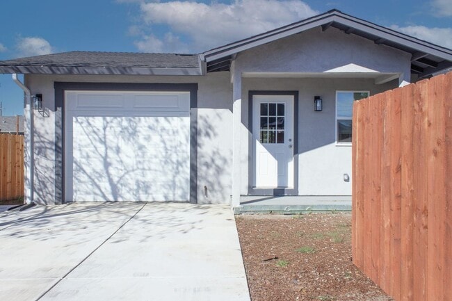 88 Bayview Ave in Bay Point, CA - Foto de edificio - Building Photo