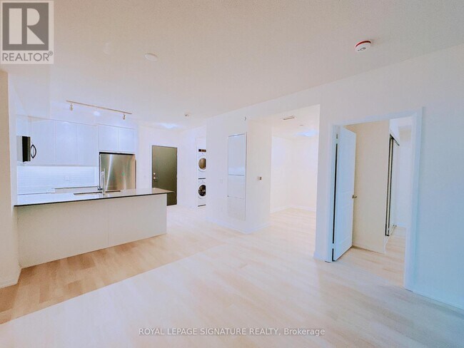 3260 Sheppard Ave E in Toronto, ON - Building Photo - Building Photo