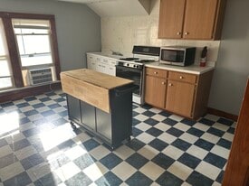 537 Clinton Ave, Unit Clinton B in Morgantown, WV - Building Photo