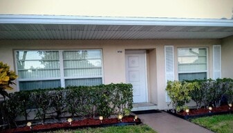 8732 Bella Vista Dr, Unit 42 in Boca Raton, FL - Building Photo
