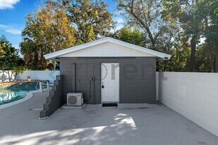 3909 N Clearfield Ave in Tampa, FL - Building Photo