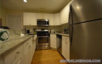 324 St Paul St, Unit 6 in Brookline, MA - Building Photo