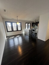 9309 Sandler Dr-Unit -Unit #5 in Urbandale, IA - Building Photo - Building Photo